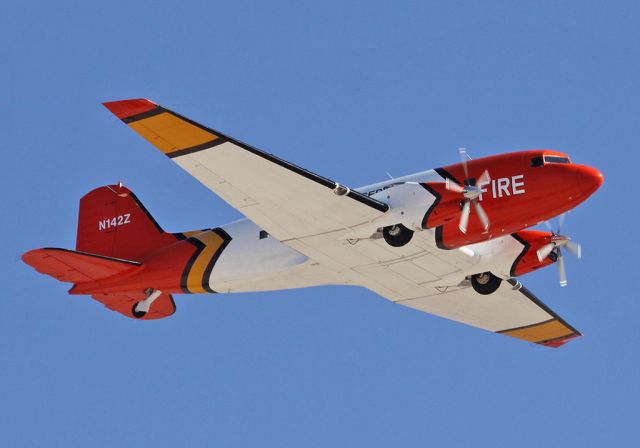 Douglas DC-3 (N142Z)