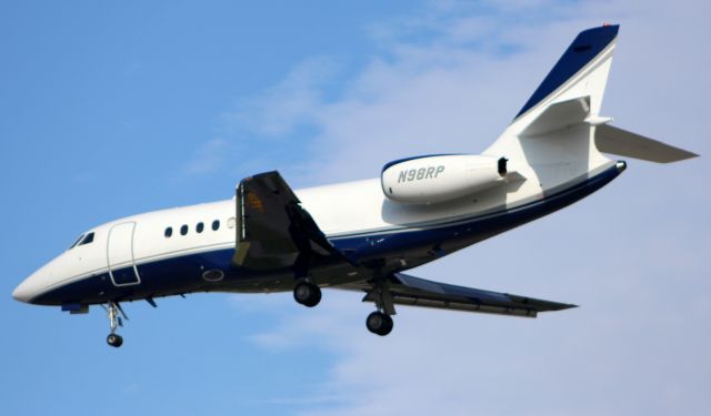 Dassault Falcon 2000 (N98RP)