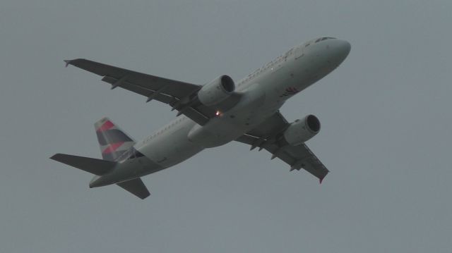 Airbus A320 (CC-BAX)
