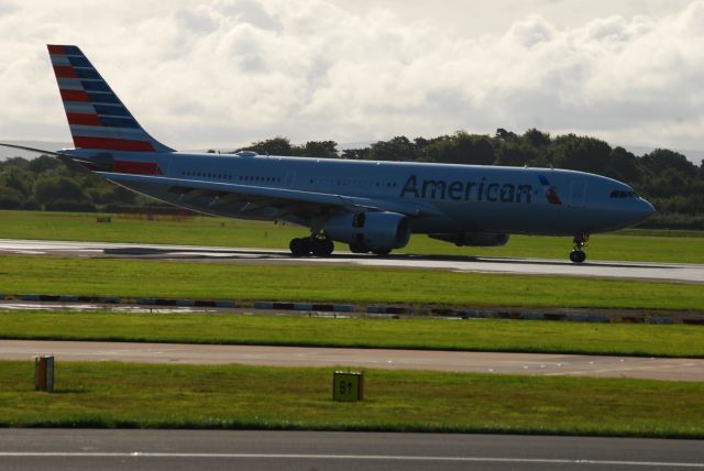 BOEING 767-300 (N346AN) - Manchester Viewing Area