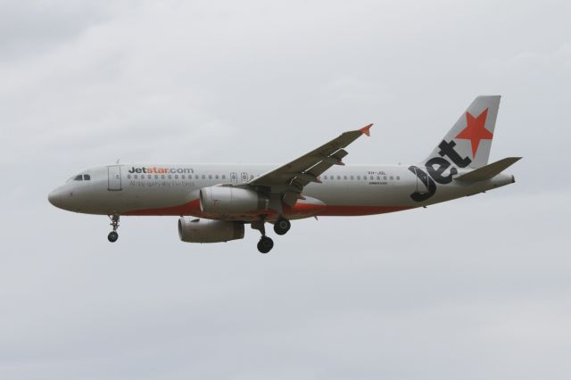 Airbus A320 (VH-JQL)