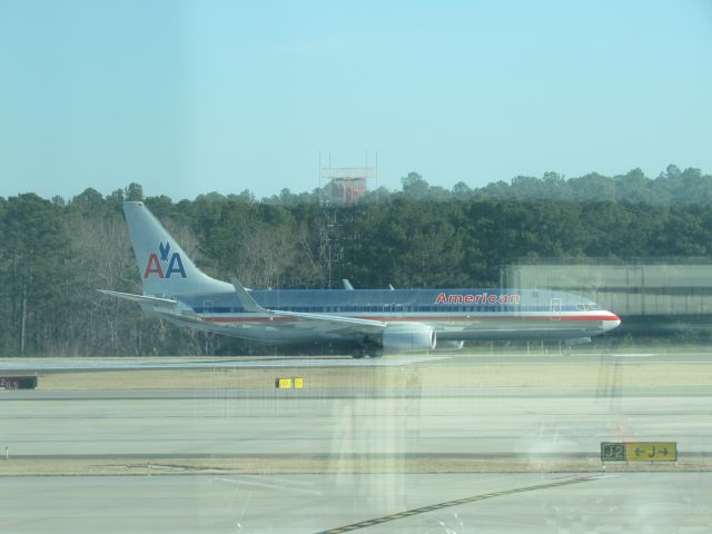 Boeing 737-800 (N921NN) - Americans new retro livery!