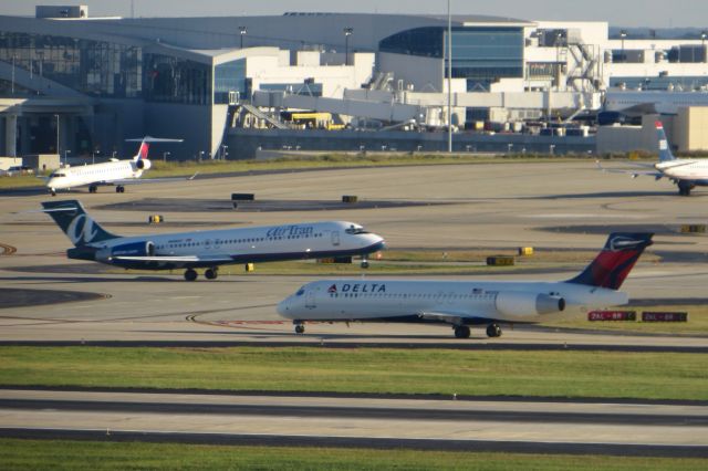 Boeing 717-200 (N935AT) - Delta Airlines First 717-200 10/10/13