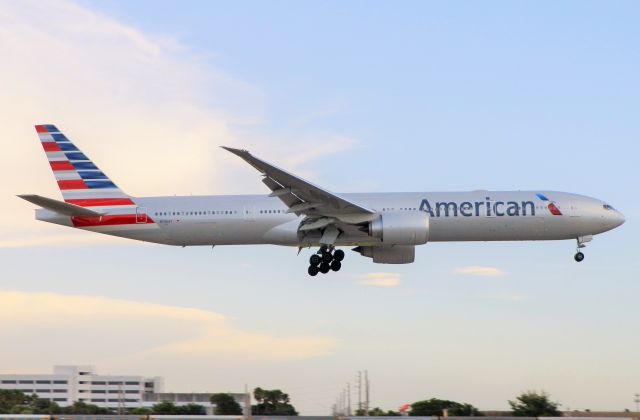BOEING 777-300ER (N736AT)