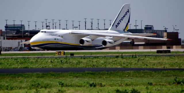 Antonov An-124 Ruslan (UR-82008)