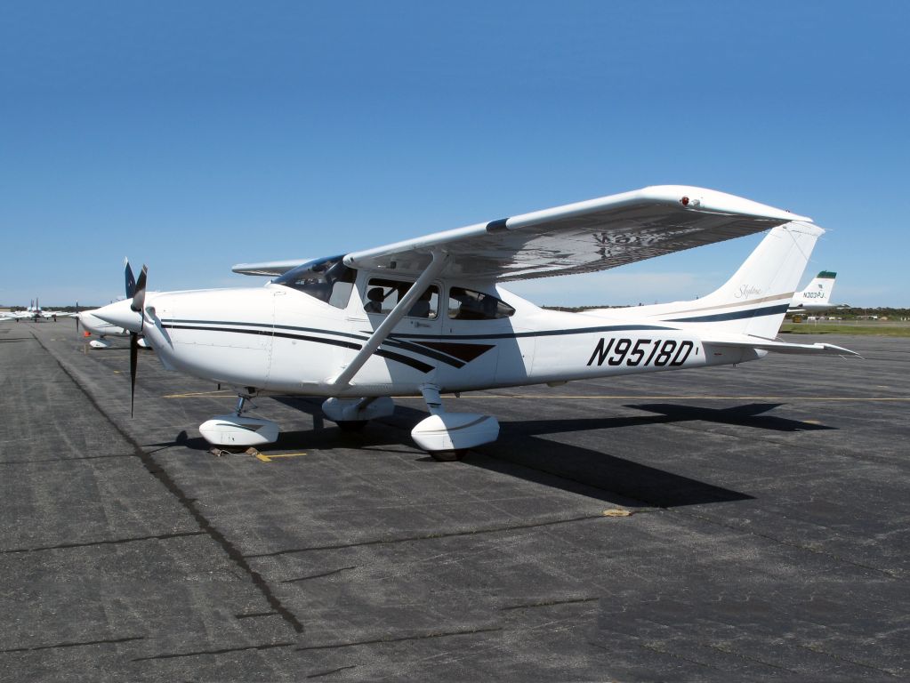 Cessna Skylane (N9518D)