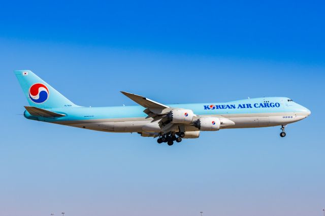 BOEING 747-8 (HL7624) - Korean Air Cargo 747-8 landing at DFW on 12/25/22. Taken with a Canon R7 and Tamron 70-200 G2 lens.