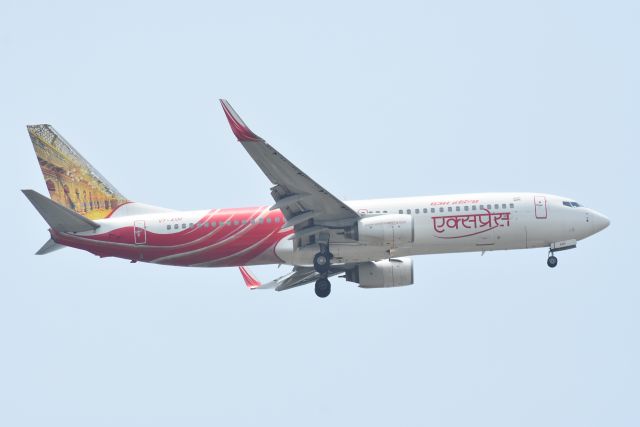 Boeing 737-700 (VT-AXM) - Arrival, Air India Express, RWY 20R, Changi, Singapore. 8 Sep 2019.