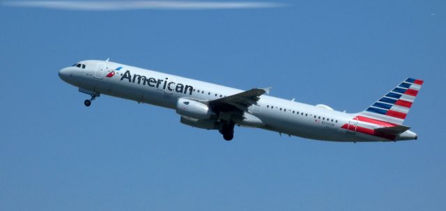 Airbus A321 (N544UW) - Shortly after departure is this 2011 American Airlines Airbus A321-231 in the Spring of 2021.
