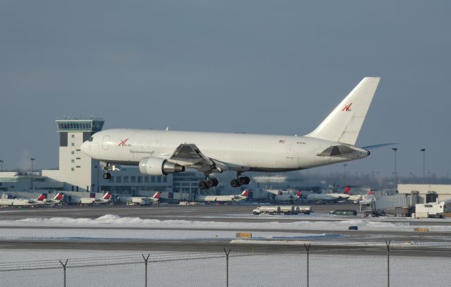 BOEING 767-200 (ABX152) - this Boeing 762 almost in from JFK int landin on 18 L at 9:14am on a sunday morning of Dec 19th 2010