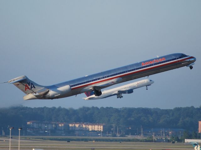 McDonnell Douglas MD-82 (N489AA) - Departing runway 26R, while a Delta 757 departs runway 27R at the same time - 8/23/09