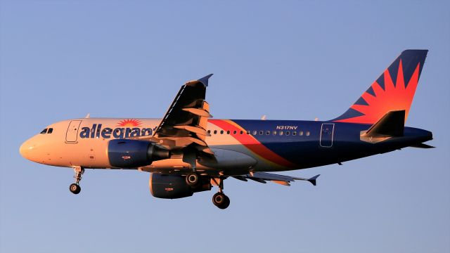 Airbus A319 (N317NV)