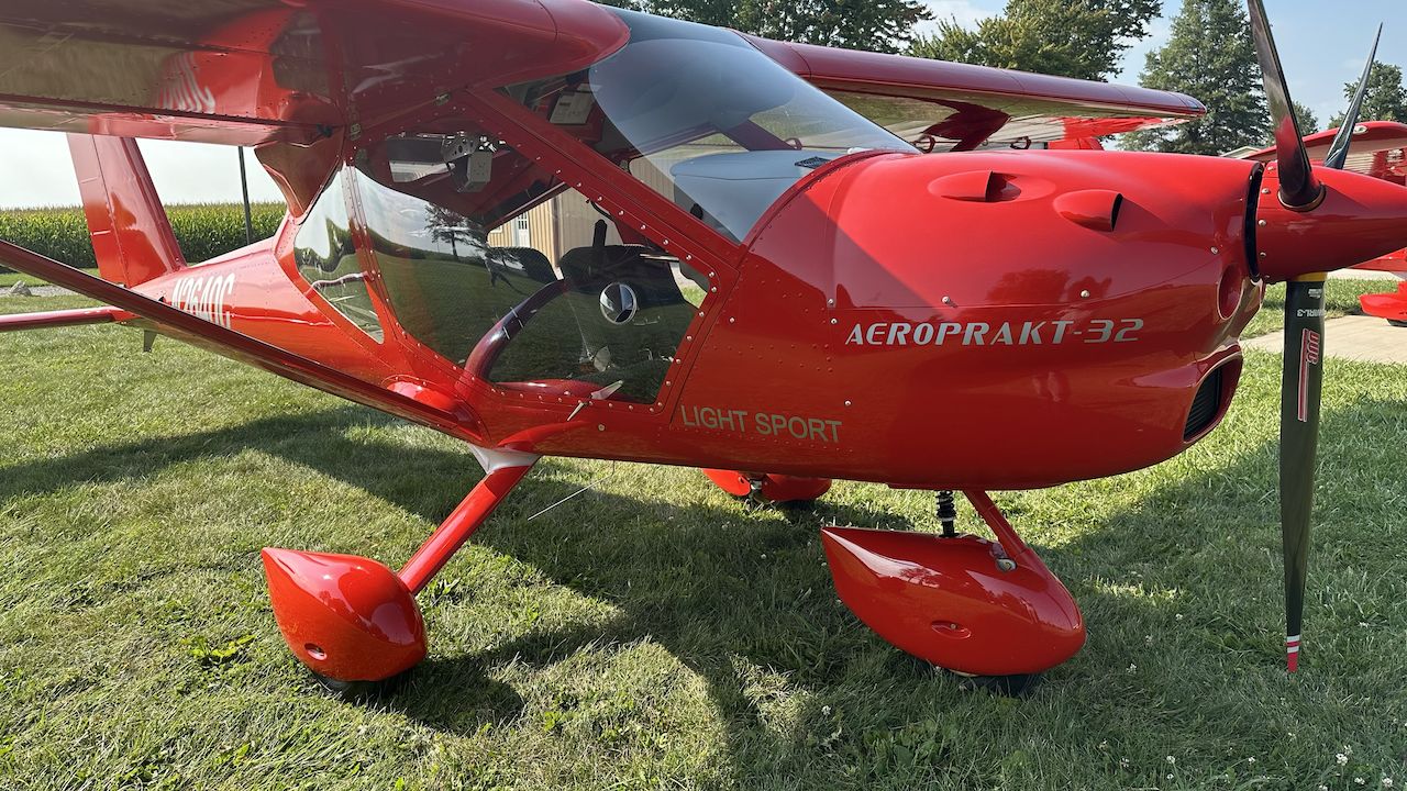 AEROPRAKT A-32 Vixxen (N2640C)