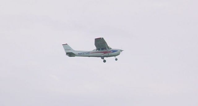 Cessna Skyhawk (N537HF) - Departing runway 09...