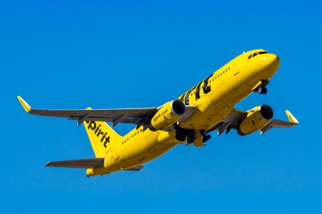 Airbus A320 (N642NK) - A Spirit Airlines A320 taking off from PHX on 2/10/23 during the Super Bowl rush. Taken with a Canon R7 And Canon EF 100-400 II L lens.