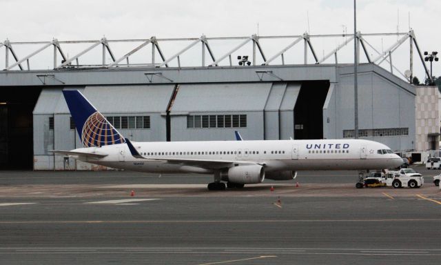 Boeing 757-200 (N34137) - EWR weather diversion on 7/29