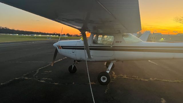 Cessna 152 (N94006) - Flight line at KDYL.