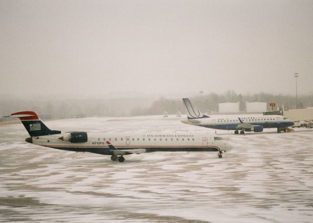 Canadair Regional Jet CRJ-700 (N712PS) - Shuttle America Emb 170SE N646RW in the background