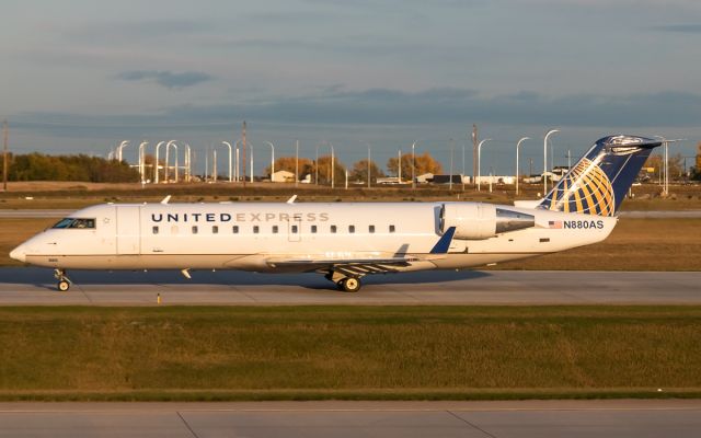 Canadair Regional Jet CRJ-200 (N880AS)