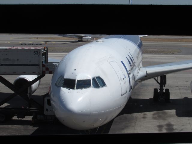 Airbus A340-300 (CC-CQC)