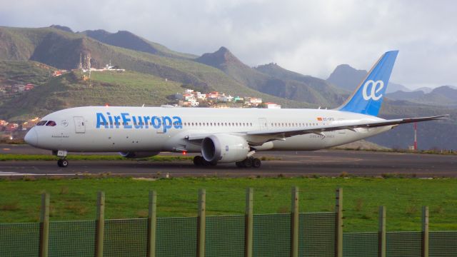 Boeing 787-9 Dreamliner (EC-OFO)