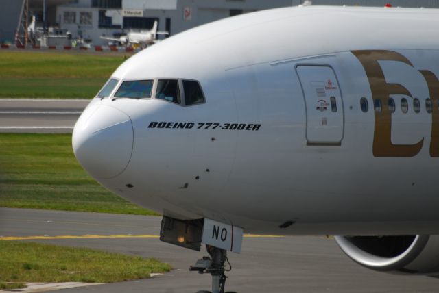 Boeing 777-200 (A6-ENO) - Waiting for departure 