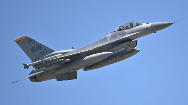 Lockheed F-16 Fighting Falcon (92-0897) - 18.May.2024br /Yokota Air Base JAPAN-AMERICAN Friendship Festival 2024br /Amazing Demo Flight with F-16 !!