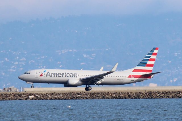 Boeing 737-800 (N965AN)