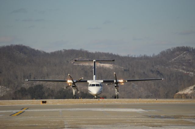 de Havilland Dash 8-100 (N646CC) - Thank you Kanawha County Schools for the 3rd SNOW DAY in a ROW! I enjoyed spotting at CRW and playing with my new Nikon D3200!