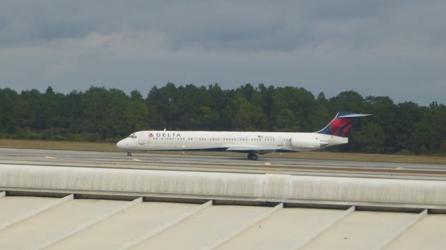 McDonnell Douglas MD-88 (N979DL)