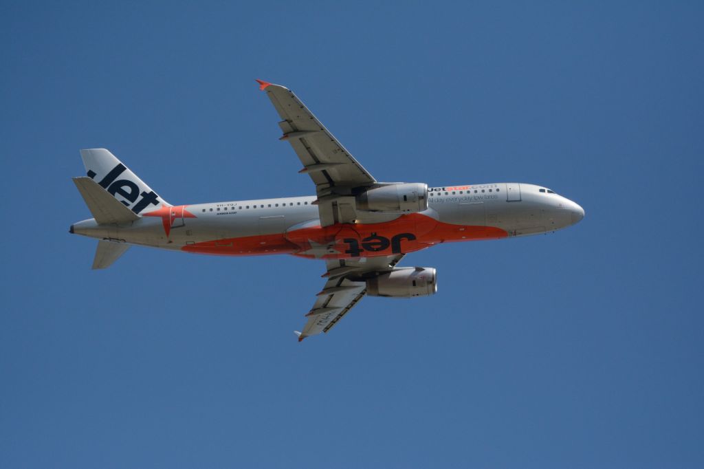 Airbus A320 (VH-VQJ)