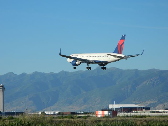 Boeing 757-200 (N547US)