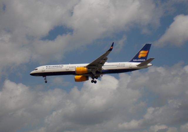 Boeing 757-200 (TF-FIJ)
