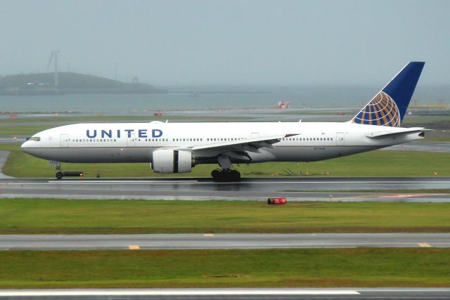 Boeing 777-200 (N777UA) - UA 768 from San Francisco landing on 4R