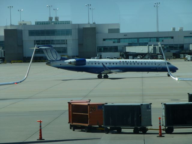 Embraer ERJ-145 (N707SK)