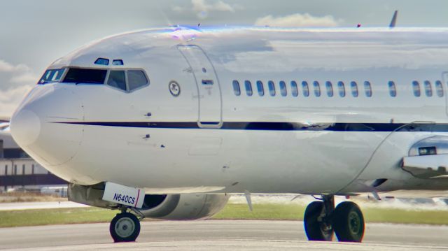 BOEING 737-400 (N640CS) - N640CS at KHUF for a weekly prisoner transport. Always great to see the DOJ’s classic 73’s (as long as I’m not a passenger). br /br /This aircraft is a 1993 Boeing 737-4Y0, SN 26078, owned/operated by U.S. Marshals Service. 10/18/22. 