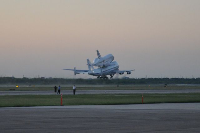 Boeing Shuttle Carrier (N905NA)