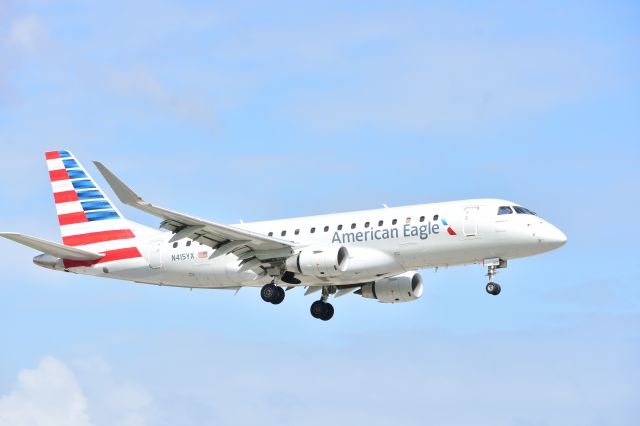 EMBRAER 175 (long wing) (N415YX) - AMERICAN EAGLE