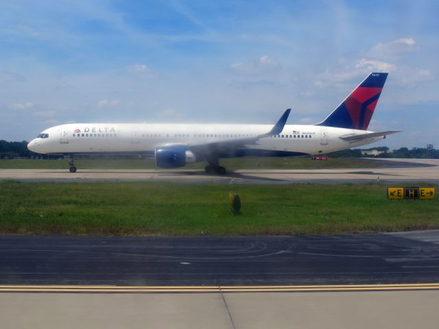 Boeing 757-200 (N540US)