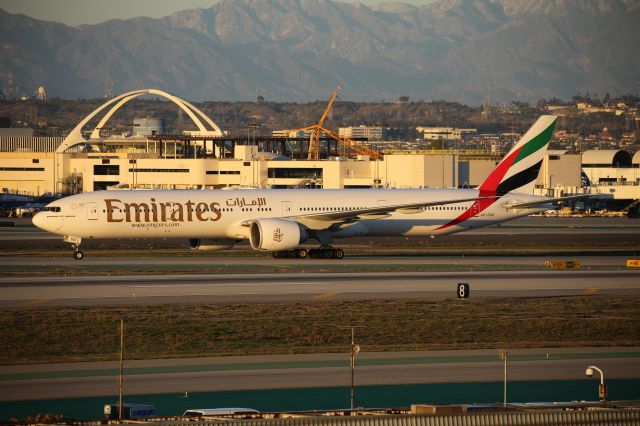 BOEING 777-300ER (A6-EGD)