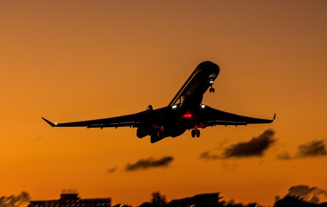 BOMBARDIER BD-700 Global 7500 (N980GG)