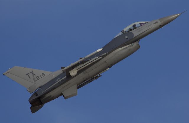 Lockheed F-16 Fighting Falcon (86-0216) - A member of the 457th Fighter Squadron pulls vertical while breaking into the pattern at NAS/JRB Fort Worth, after a local sortie (Please view in "full" for highest image quality)