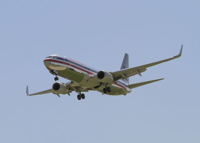 Boeing 737-800 —