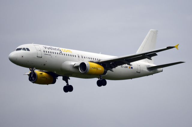 Airbus A320 (EC-LQM) - Vueling Airlines - A320-232 (EC-LQM) Midday arrival at NCL. (Photo Jun 2016)