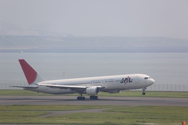 BOEING 767-300 (JA8975)