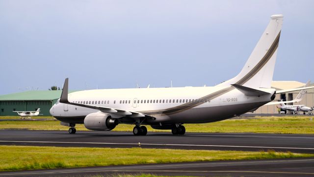 Boeing 737-800 (VQ-BOS)