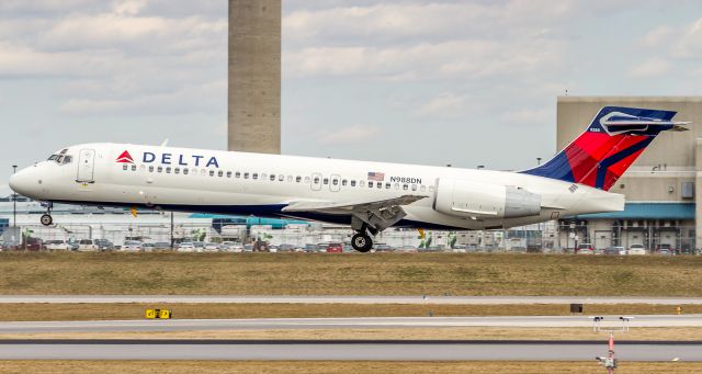 Boeing 717-200 (N988DN)