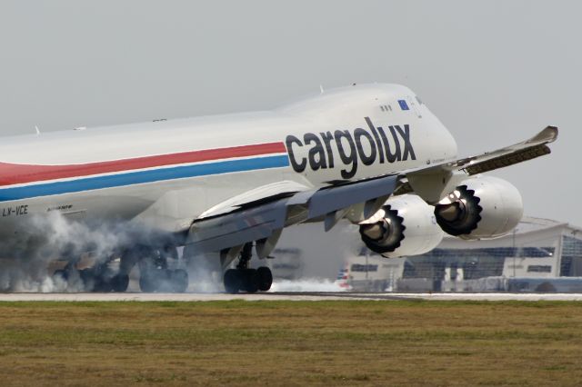 BOEING 747-8 (LX-VCE)