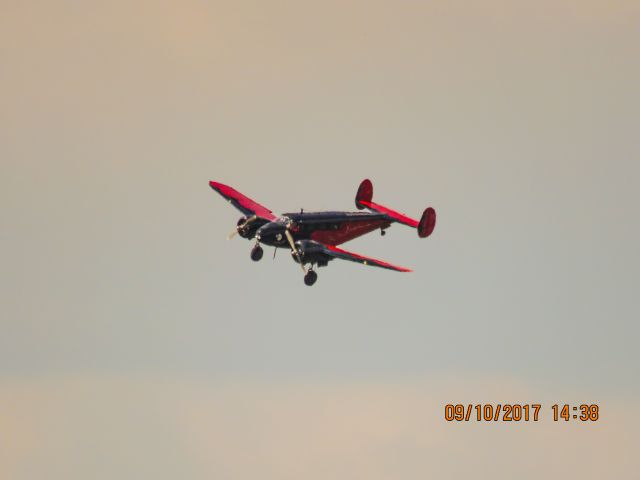 Beechcraft 18 (N9109R)