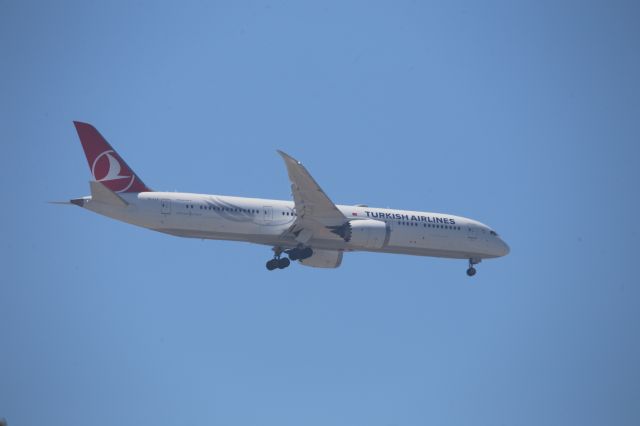 Boeing 787-9 Dreamliner (TC-LLC)